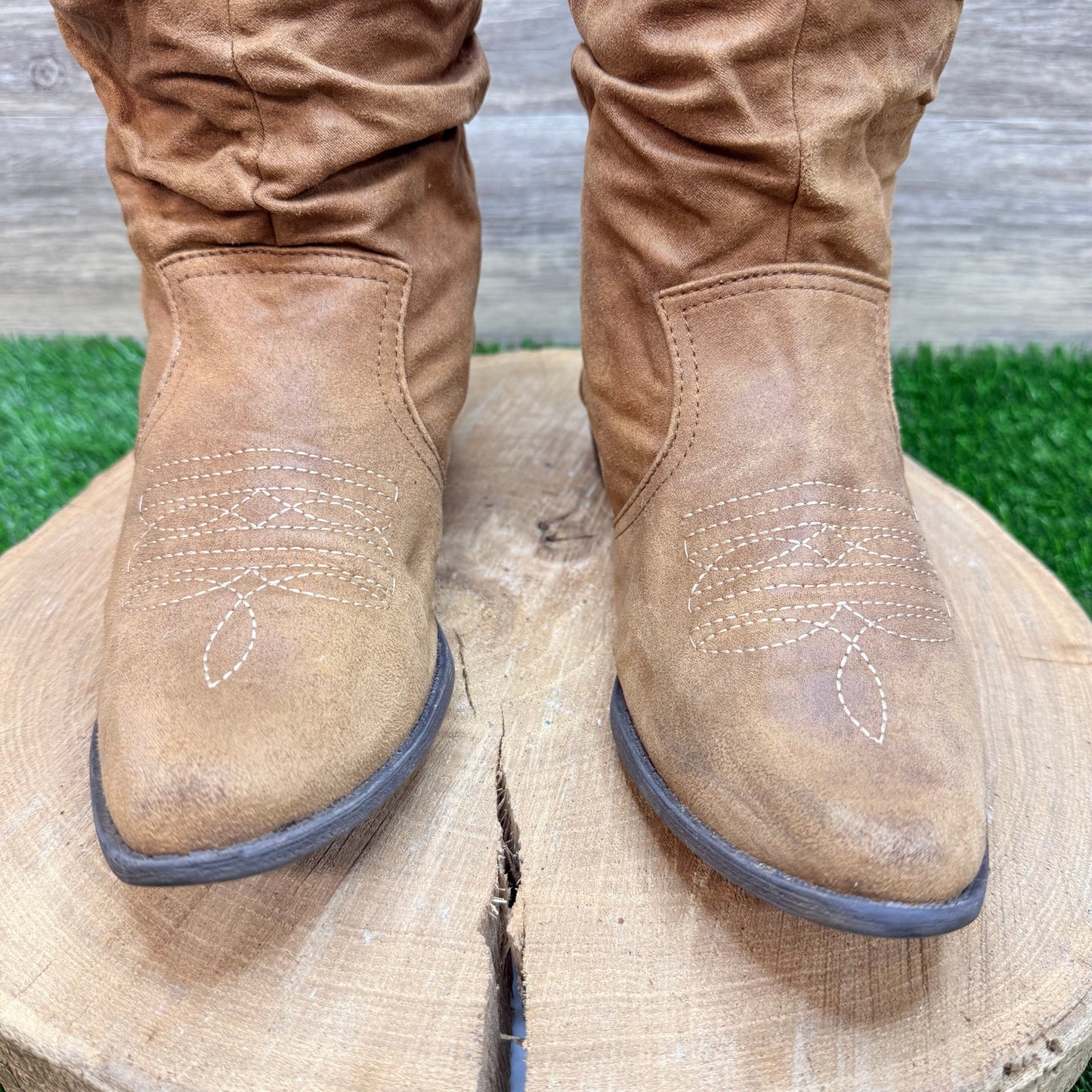Unknown Women - Size 7.5M - Tan Slouch Faux Suede Cowboy Boots Molara