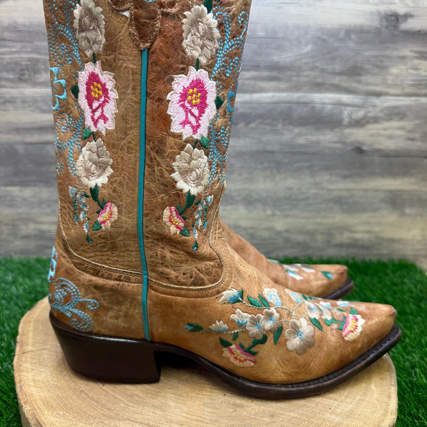 Macie Bean Women - Size 9M - Tan Rose Garden Snip Toe Cowboy Boots Style M8012
