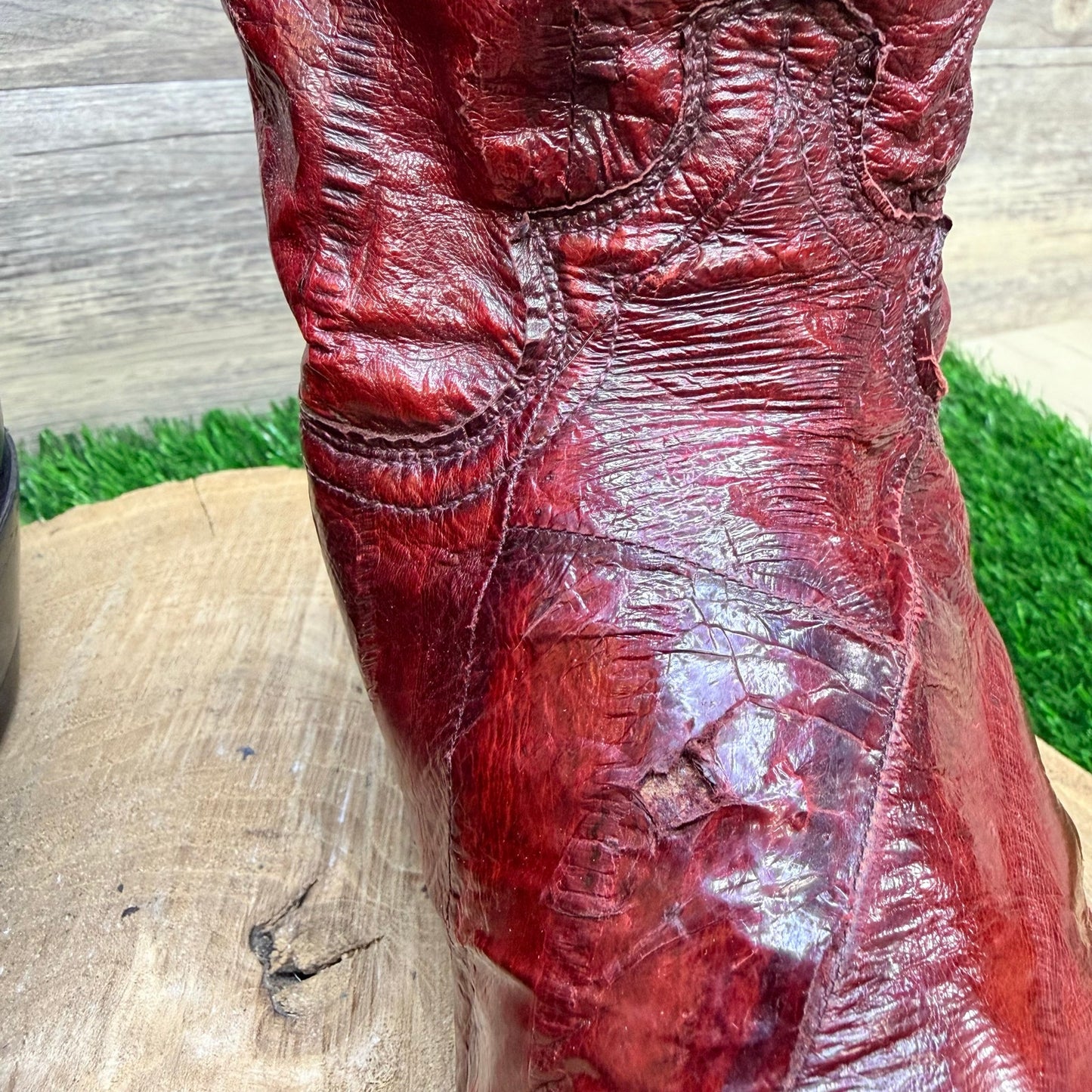Justin Men - Size 9D / Red Glossy Eel Skin Cowboy Boors J31180