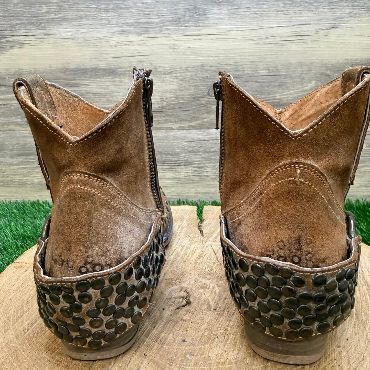 Circle G Women - Size 6 - Tan Zipper Studded  Ankle Boots 4224