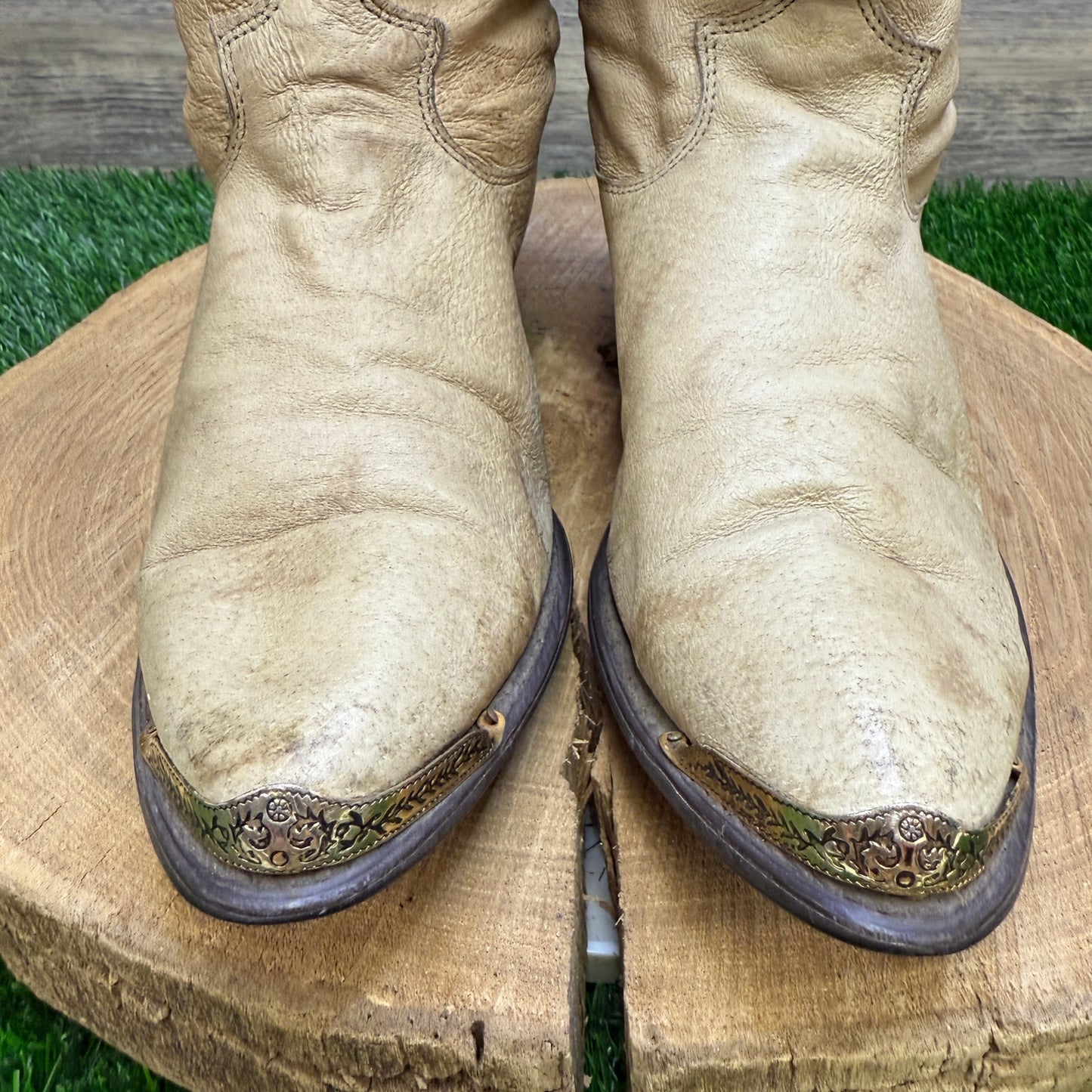 Dingo Women - Size 7.5M - Sand Slouch Toe Plate Cowboy Boots Style 3977