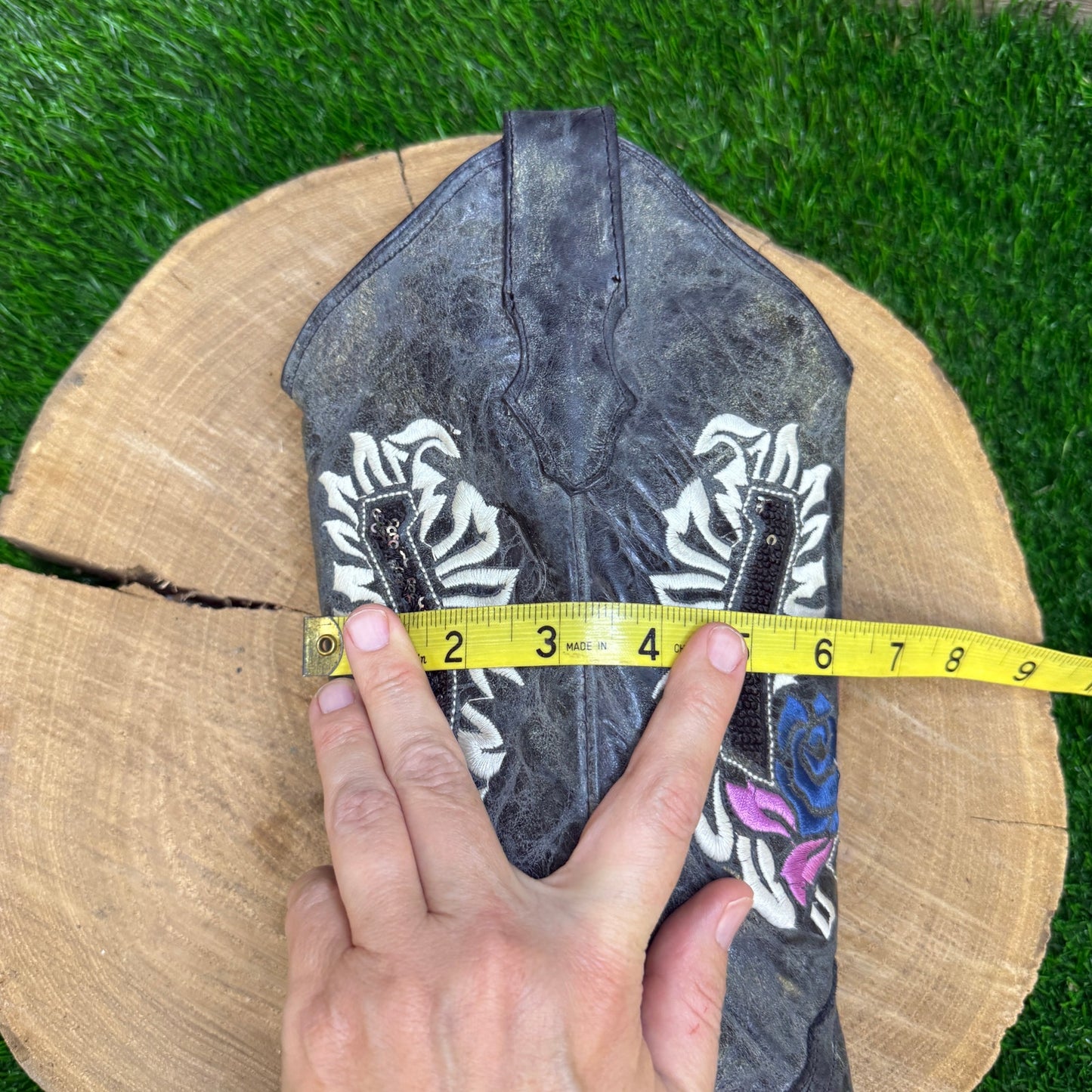 Corral Women - Size 8M - Gray Horseshoe Rose Snip Toe Cowboy Boots Style R2523