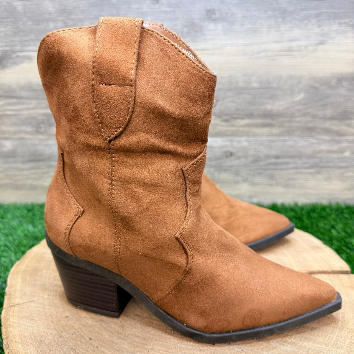 Tru Comfort Foam Women - Size 6 - Tan Short Faux Suede Ankle Boots