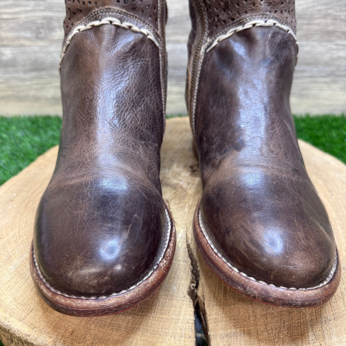 Bed Stu Women - Size 8.5 - Distressed Brown Cobbler Series Perforated Boots
