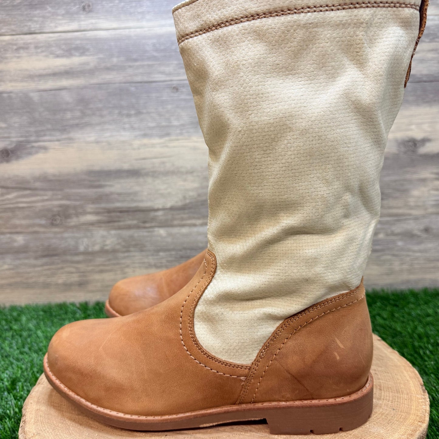 Olukai Women - Size 9.5 - Tan / Cream Haleakala Canvas Boots 01798