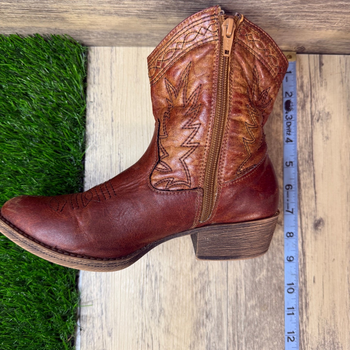 Coconuts Women - Size 7M - Brown Faux Leather Ankle Zipper Boots Style Pistol