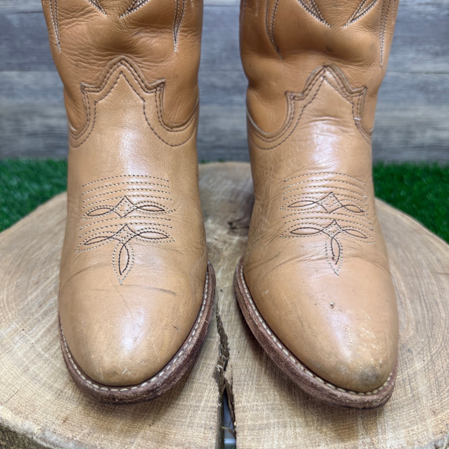 Dingo Women - Size 9.5 M - Vintage Tan Heeled Cowboy Boots Style 16953