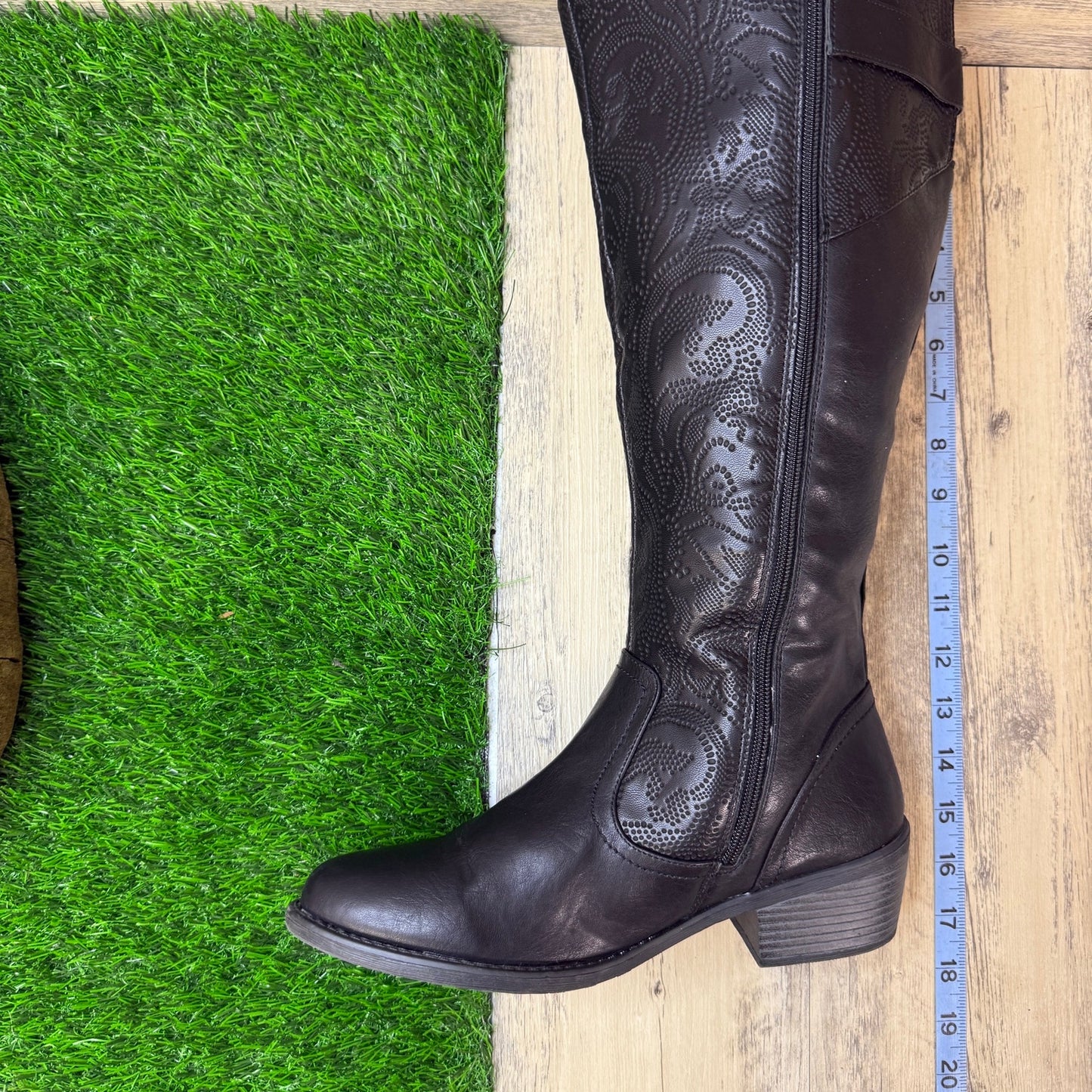 Easy Street Women - Size 9.5M - Black Tall Plus Calf Faux Leather Boots