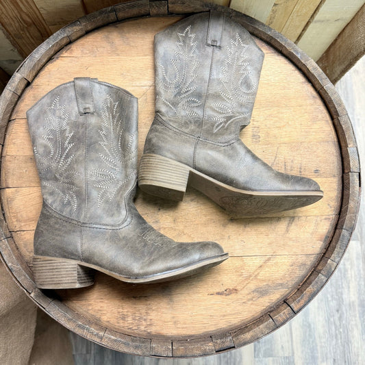 Xappeal Women - Size 8 - Grayish Brown Faux Leather Cowboy Boots