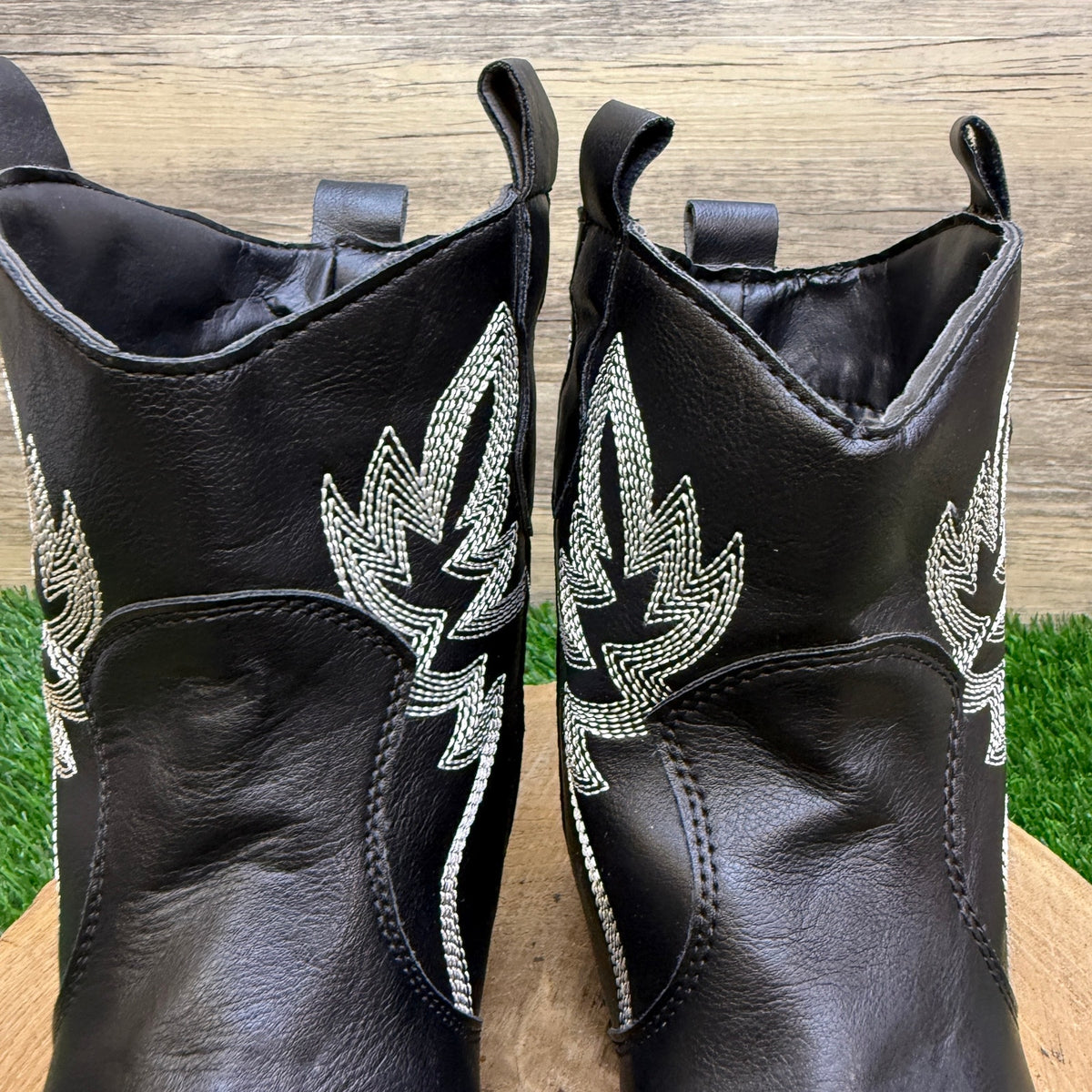 Unknown Women - Size 9 - Black Faux Leather Embroidered Ankle Boots