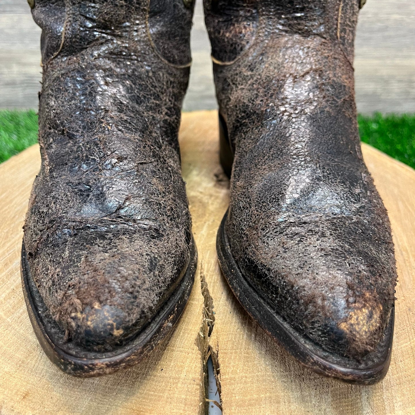 Frye Women - Size 8B - Distressed Brown Hammered Studded Cowboy Boots 77587