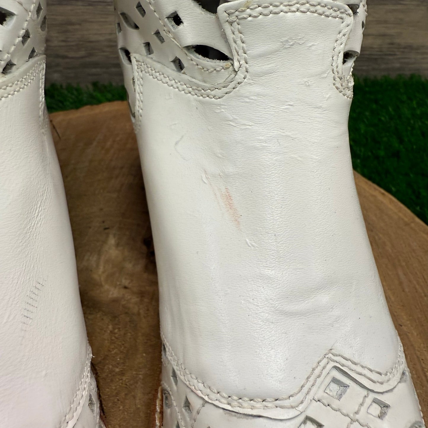 Nine West Women - Size 8.5M - White Waffle Boots Style Valencia