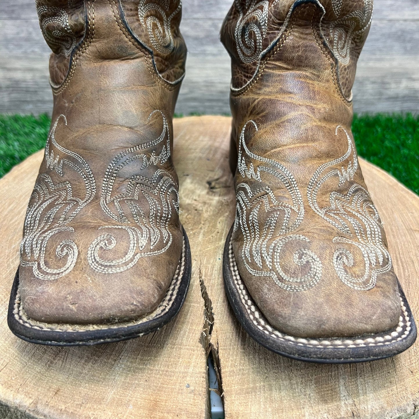 Justin Women - Size 7.5B - Tan Scroll Square Toe Boots BRL212