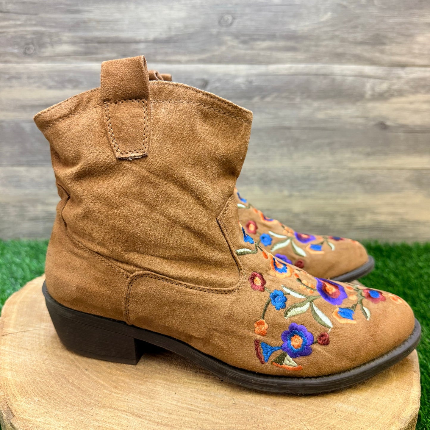 Mudd Women - Size 9M - Tan Floral Faux Suede Ankle Boots 73277