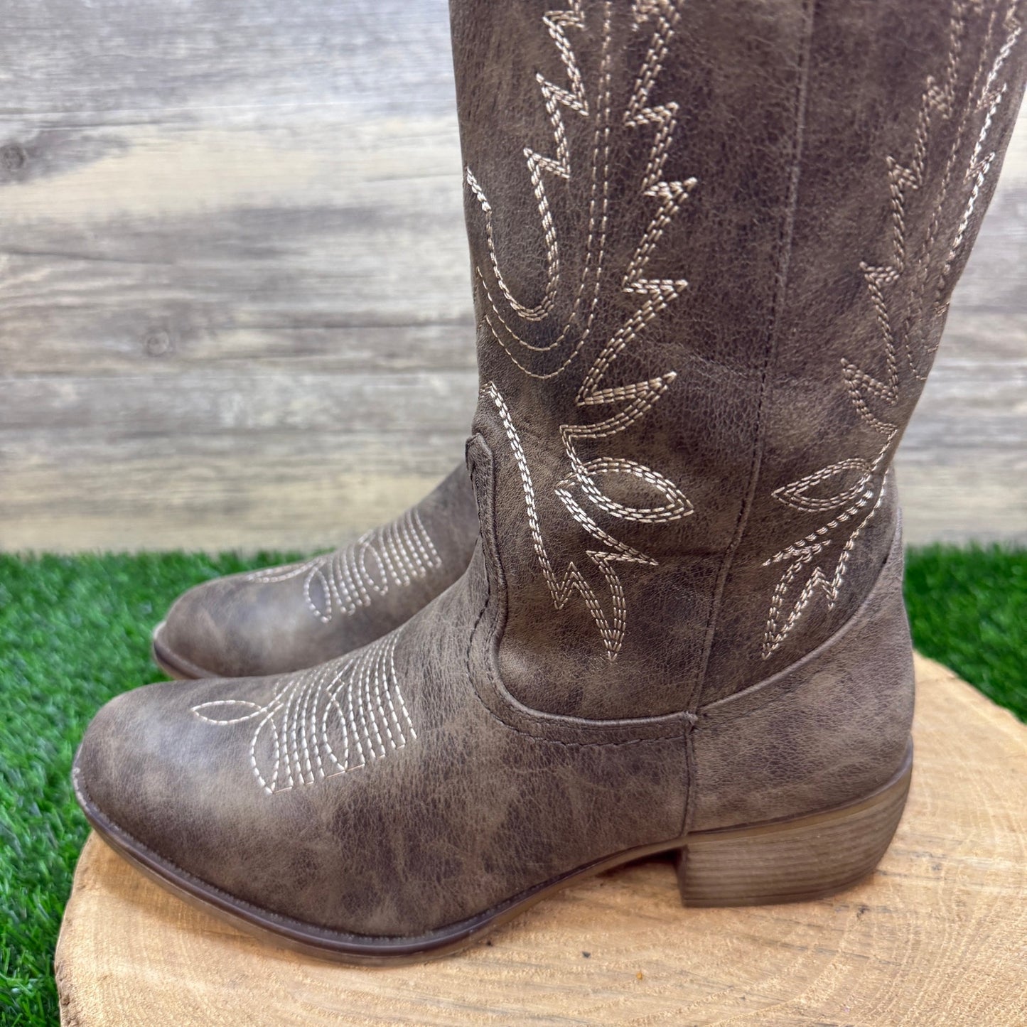 Xappeal Women - Size 8 - Grayish Brown Faux Leather Cowboy Boots