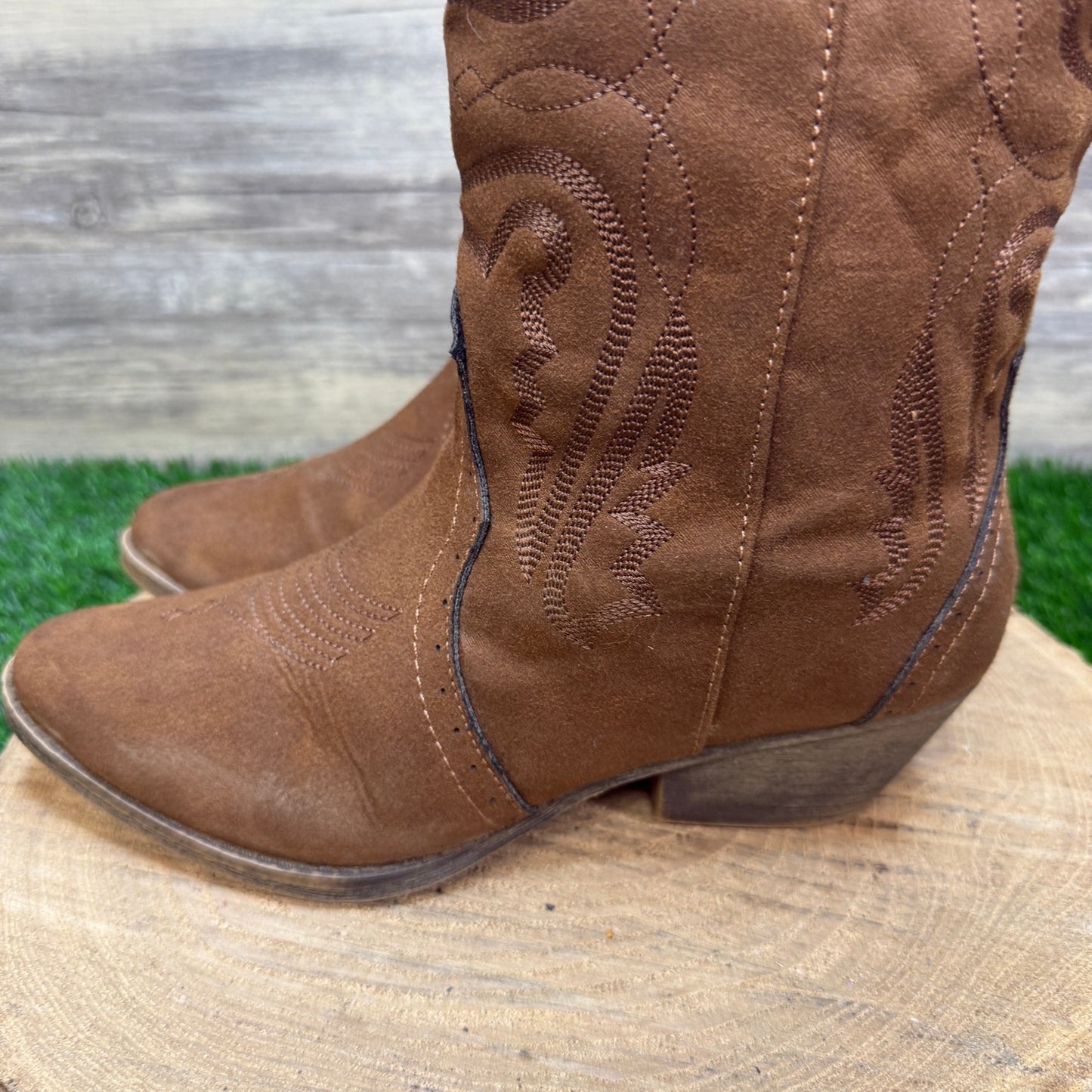 Magellan Outdoors Women - Size 8.5M - Brown Soft Faux Leather Boots Style 167158