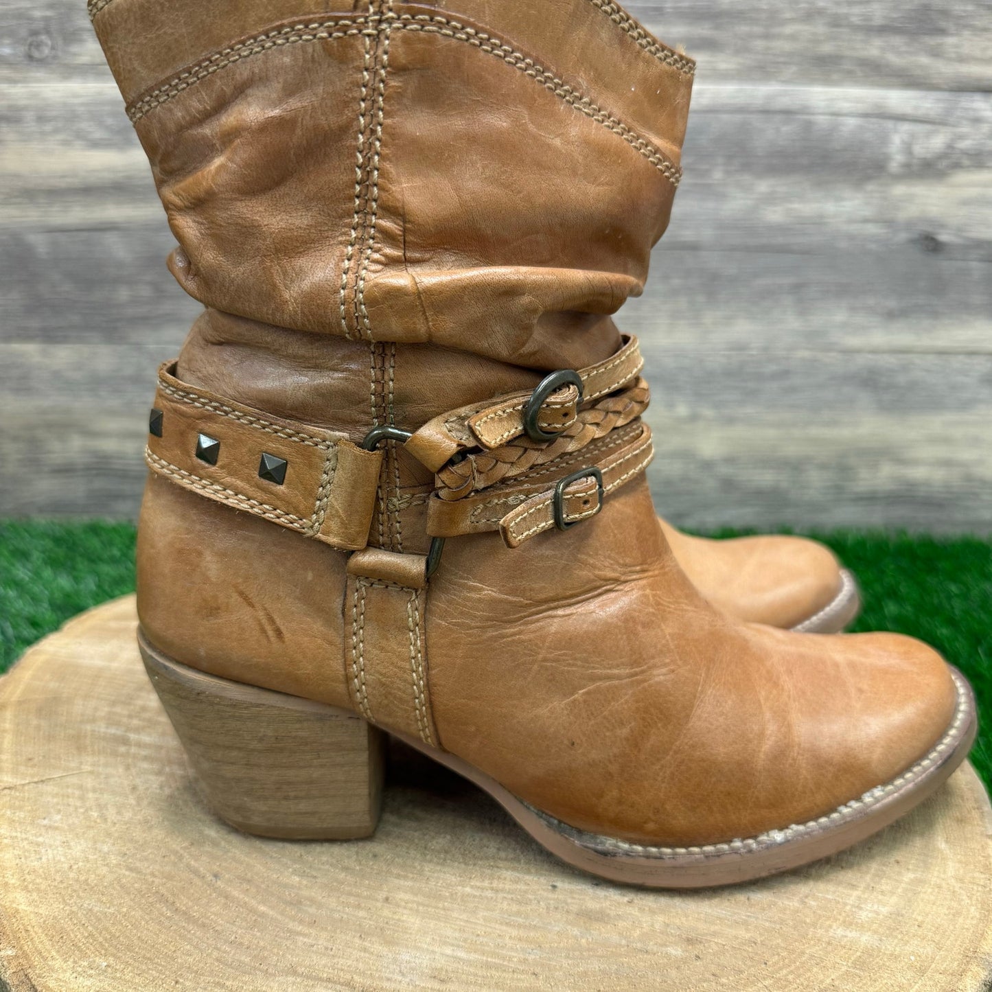 Steve Madden Women - Size 8 - Tan Strappy Ankle Boots Style 191