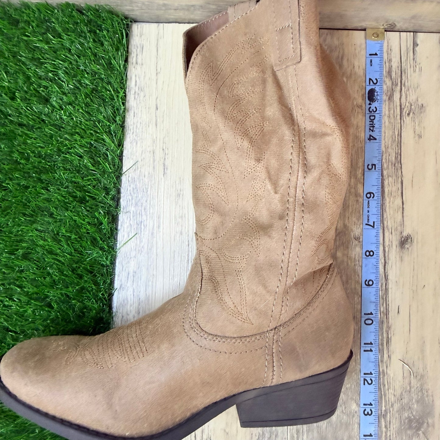 Rampage Women - Size 8M - Beige Soft Faux Suede Cowboy Boots Walden