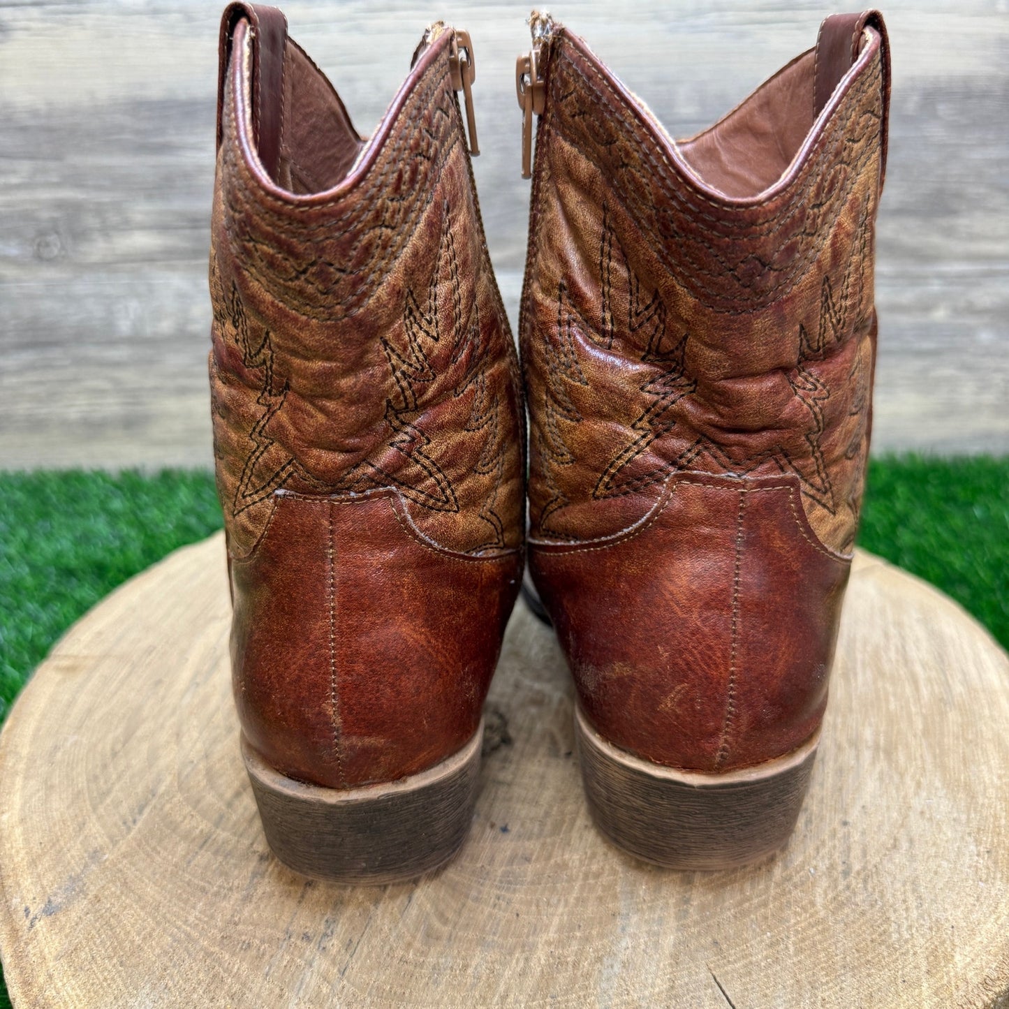 Coconuts Women - Size 7M - Brown Faux Leather Ankle Zipper Boots Style Pistol
