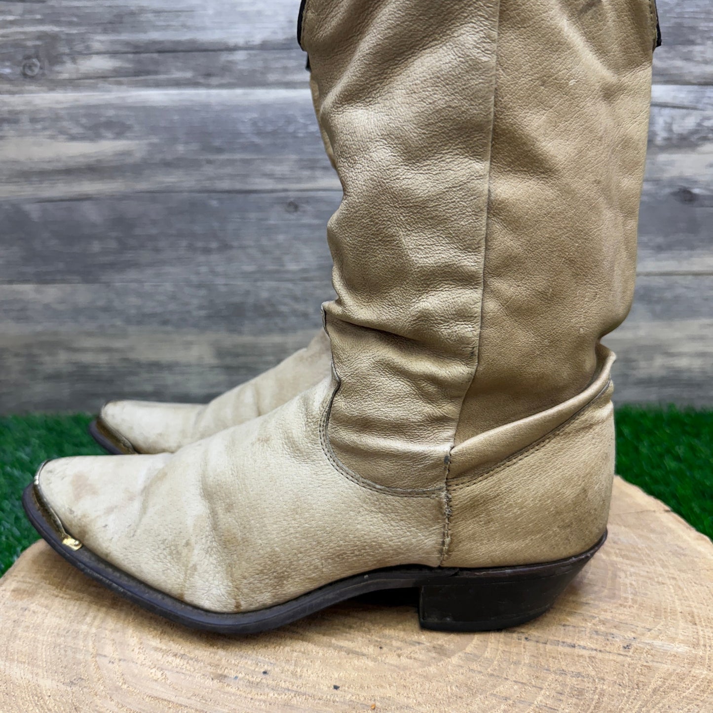 Dingo Women - Size 7.5M - Sand Slouch Toe Plate Cowboy Boots Style 3977