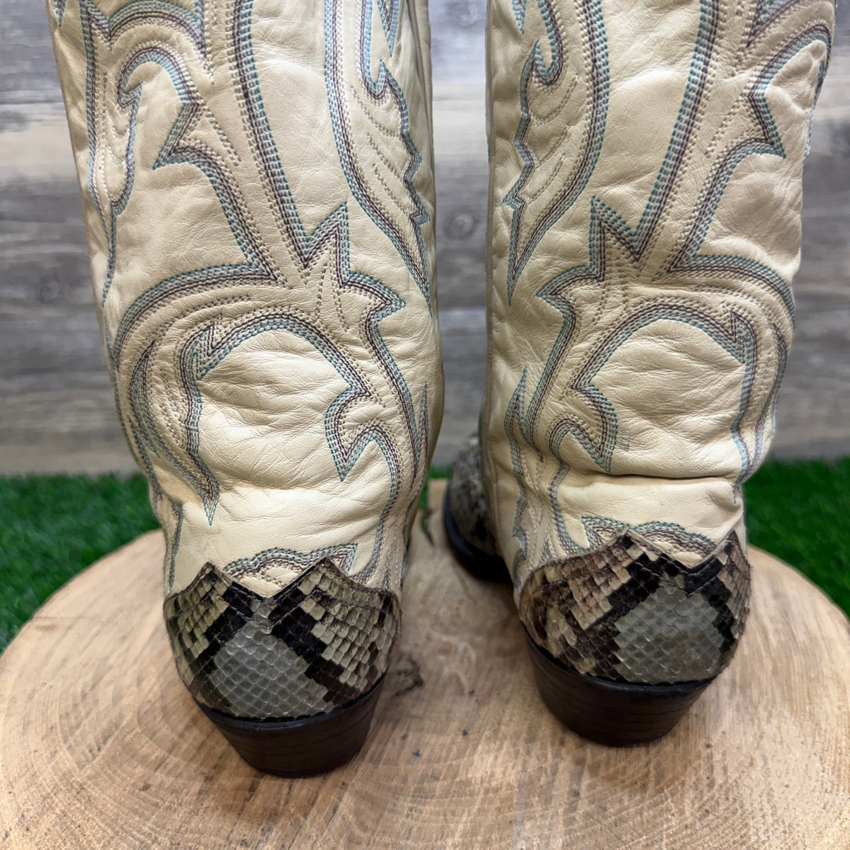 Larry Mahan Women - Size 8B - Vintage Cream/Gray Snake Cowboy Boots Style L7552