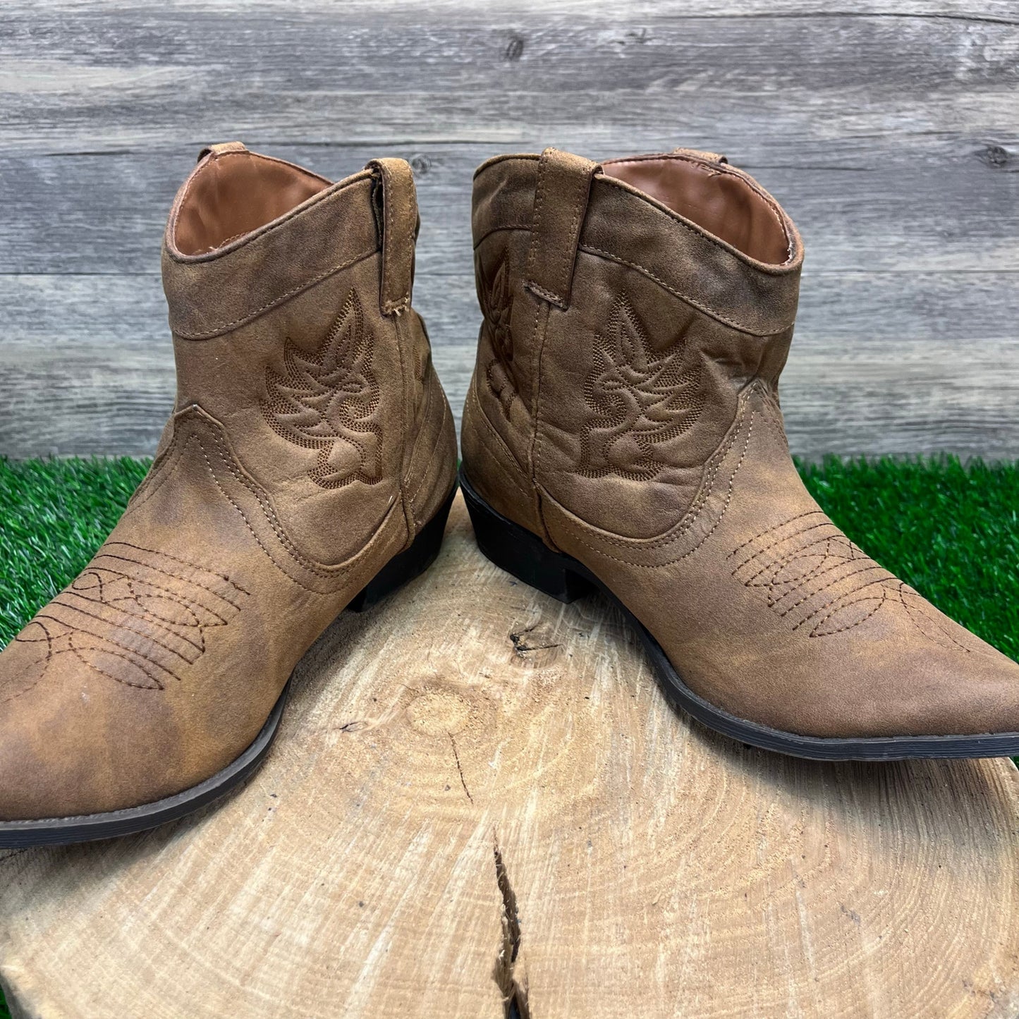 Arizona Jean Co Women - Size 8M - Brown Soft Faux Leather Ankle Boots 8048