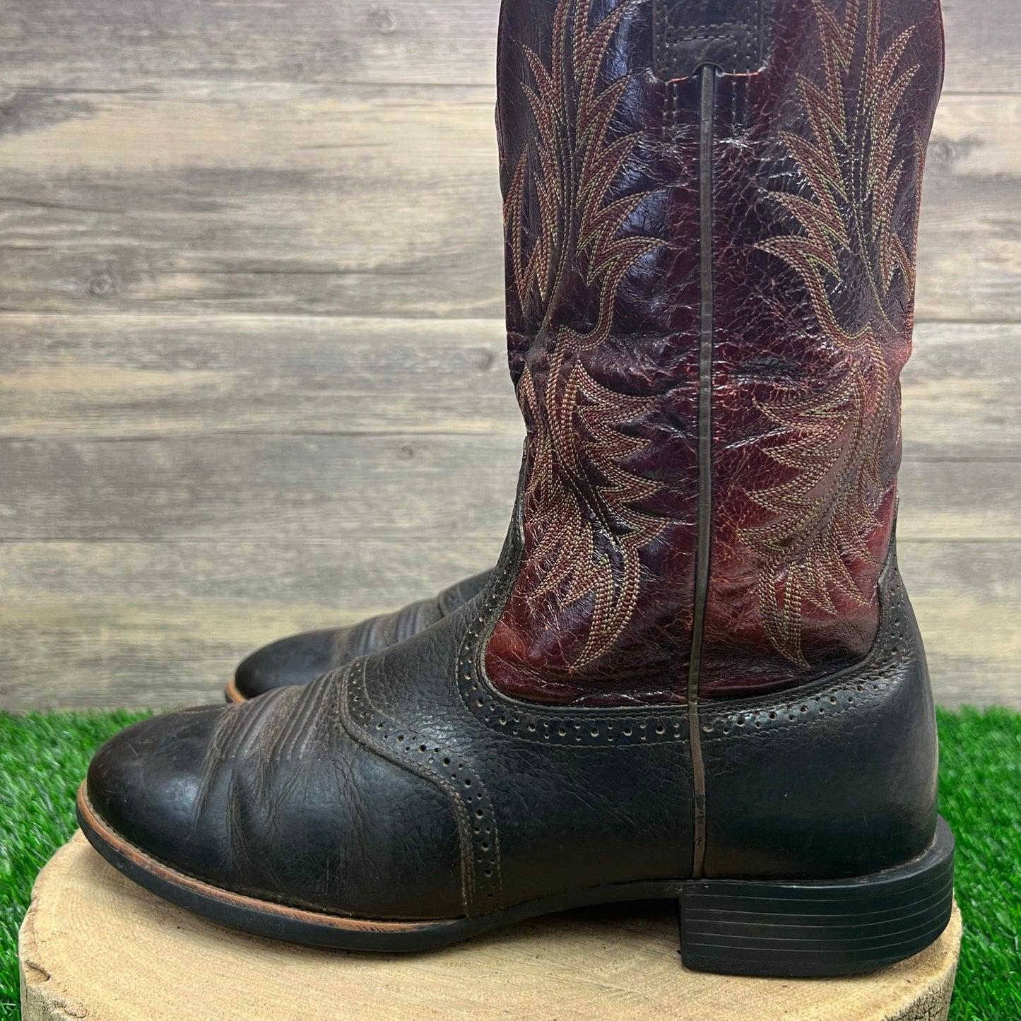 Ariat Men - Size 11.5D - Dark Brown / Red Round Toe Cowboy Boots 10007591