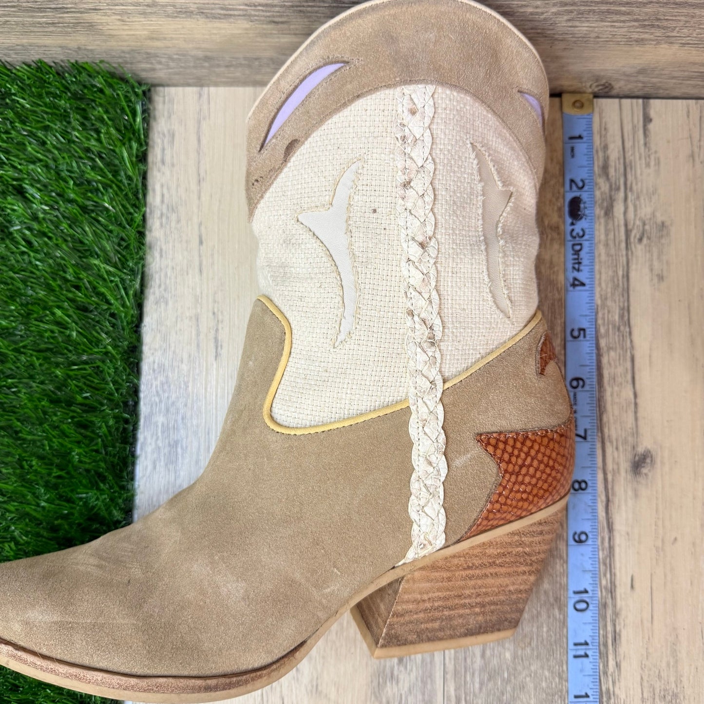 Dolce Vita Women - Size 9 - Beige / Cream Suede Canvas Ankle Boots