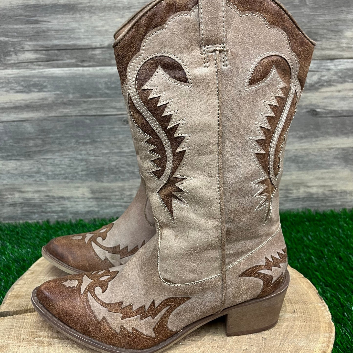 Coconuts Women - 6M - Tan/Brown Faux Leather Style Scorpion