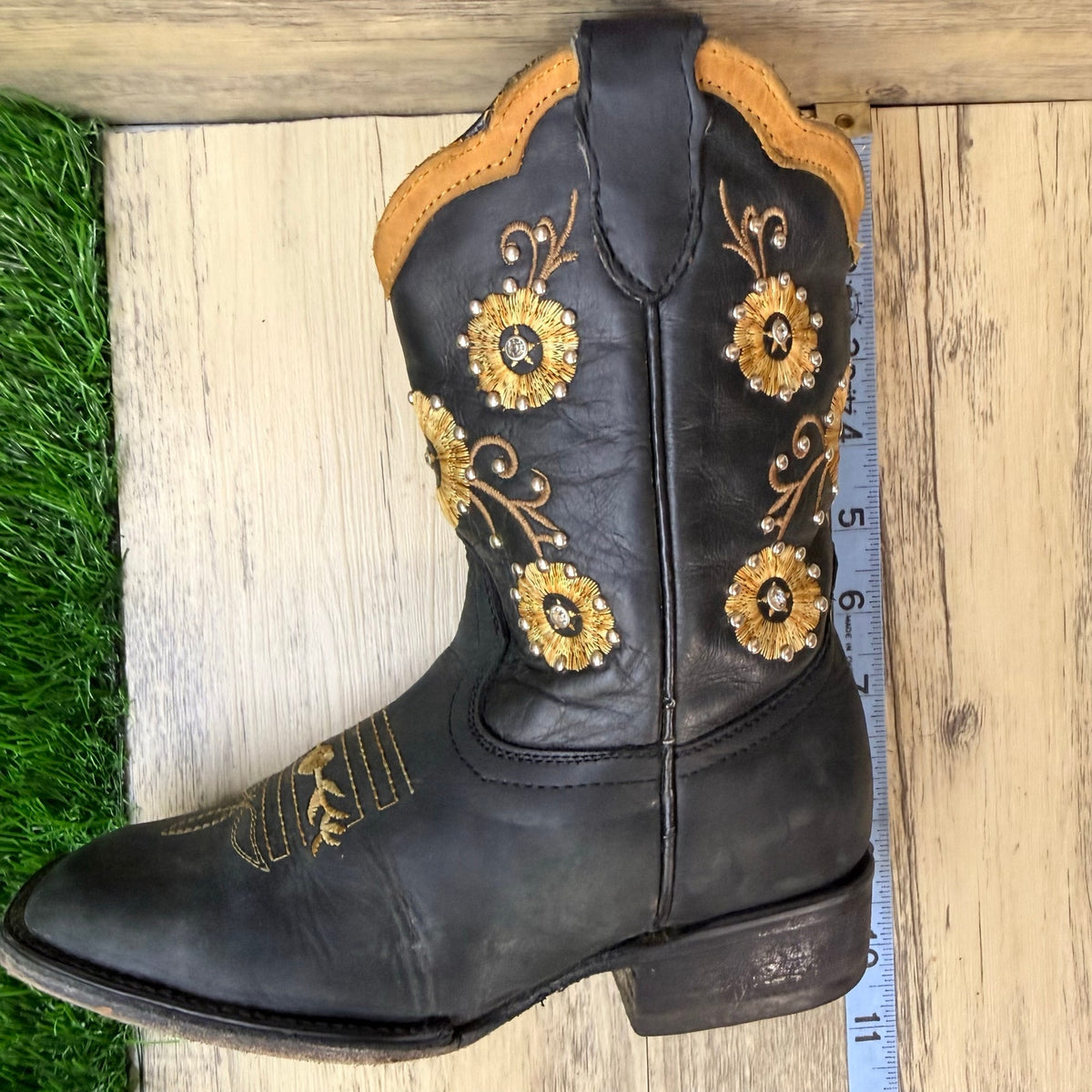 Cerrito Youth - Size 1 - Black / Tan Jeweled Flowers Cowboy Boots 2309