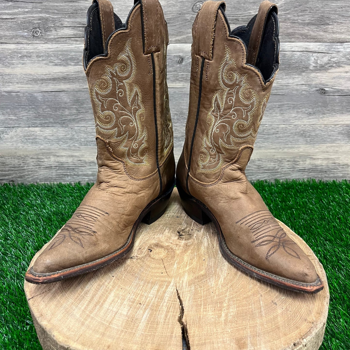 Justin Women - Size 6B - Tan Snip Toe Cowboy Boots Style L4933