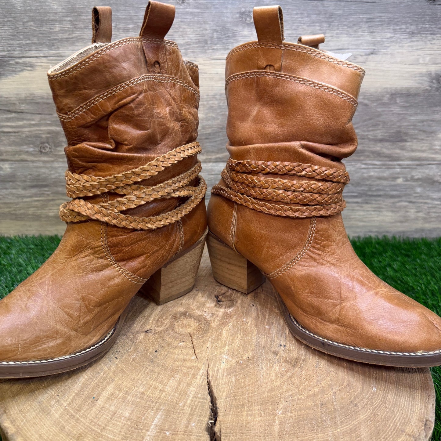 Dingo Women - Size 7M - Tan Strappy Ankle Boots Style DI662