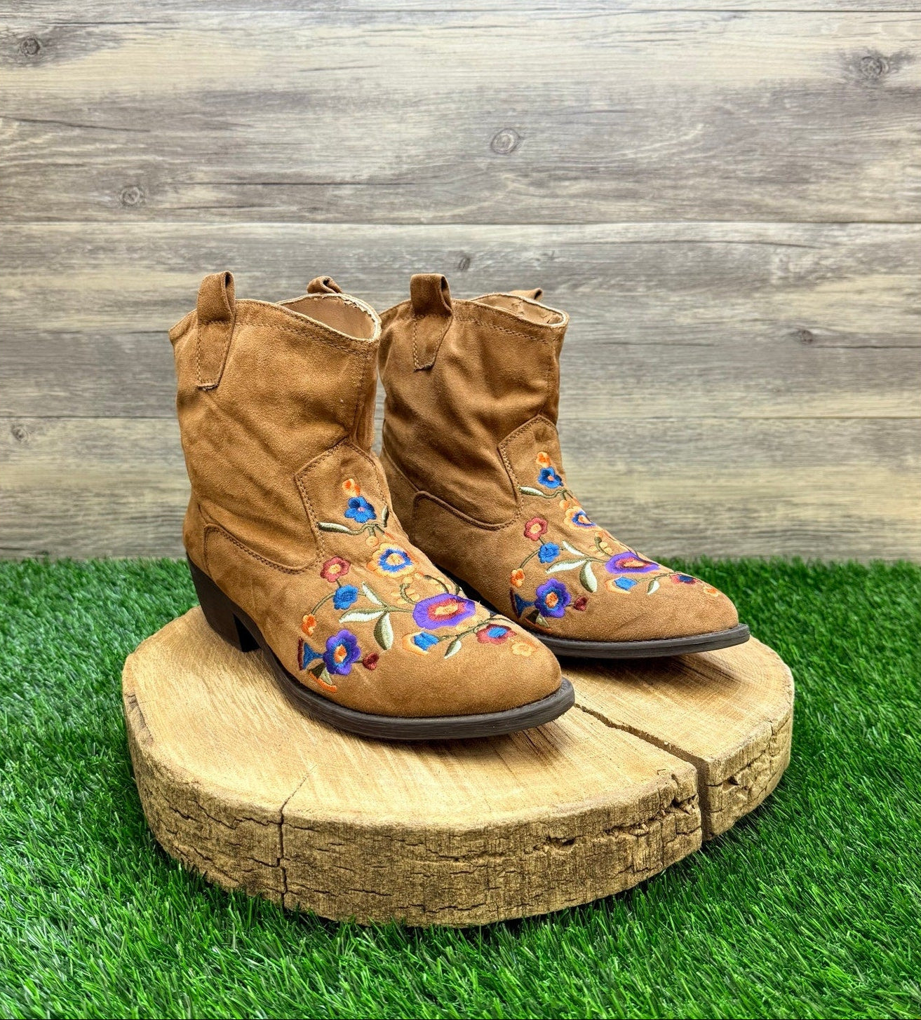 Mudd Women - Size 9M - Tan Floral Faux Suede Ankle Boots 73277