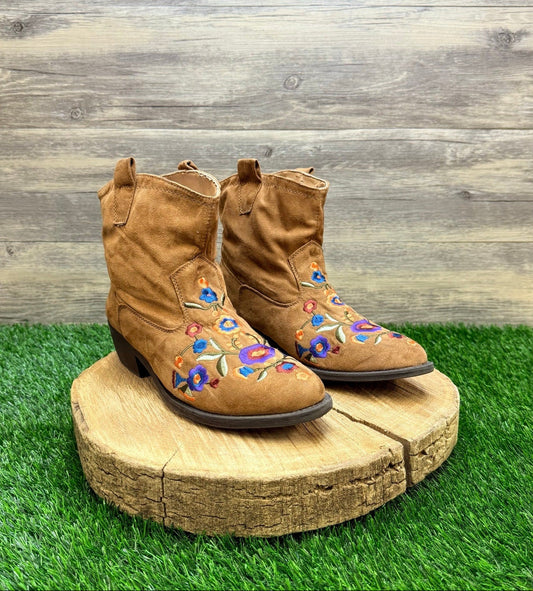 Mudd Women - Size 9M - Tan Floral Faux Suede Ankle Boots 73277