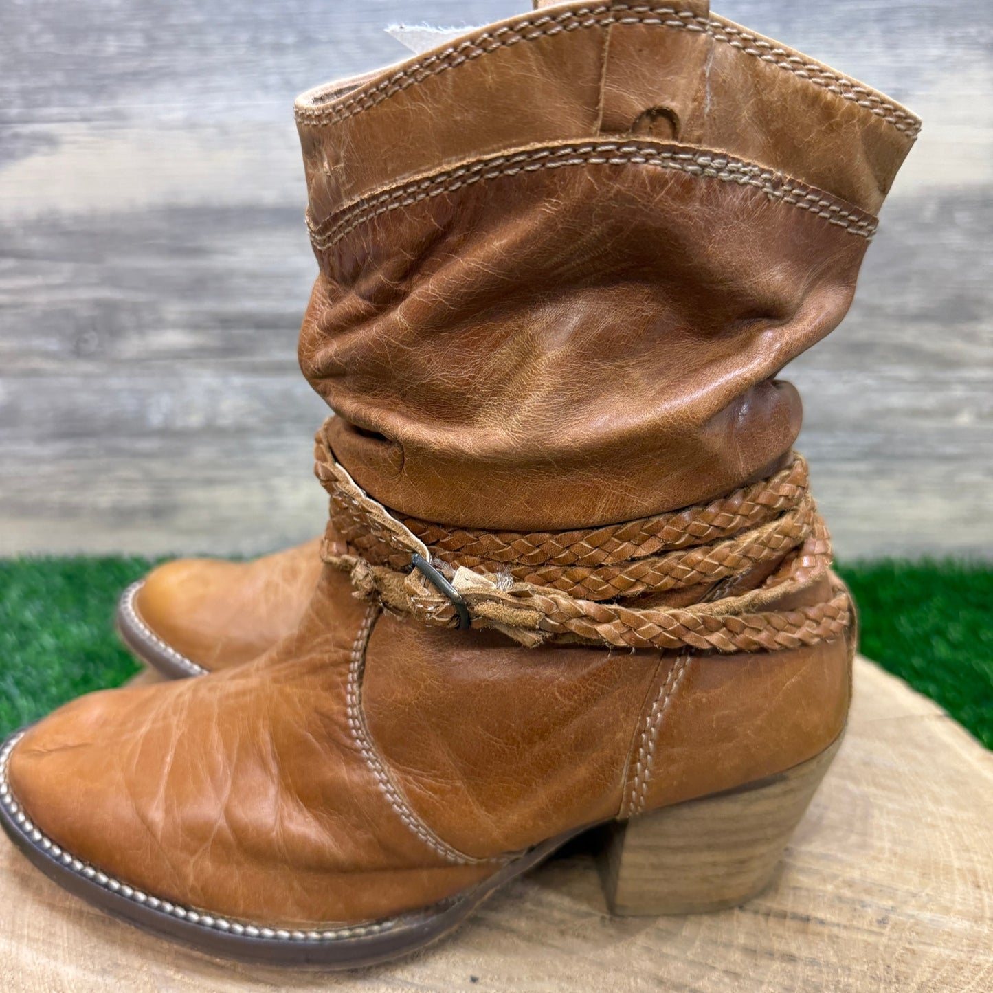 Dingo Women - Size 7M - Tan Strappy Ankle Boots Style DI662