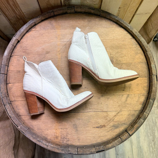 MIA Women - Size 7 - Off White Ankle Faux Leather Zipper Boots MH1385