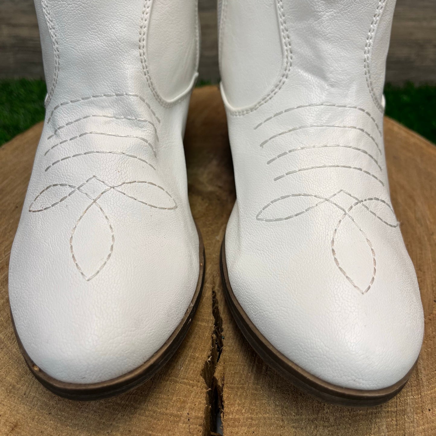 Rampage Women - Size 8M - White Faux Leather Ankle Boots Style ORA218