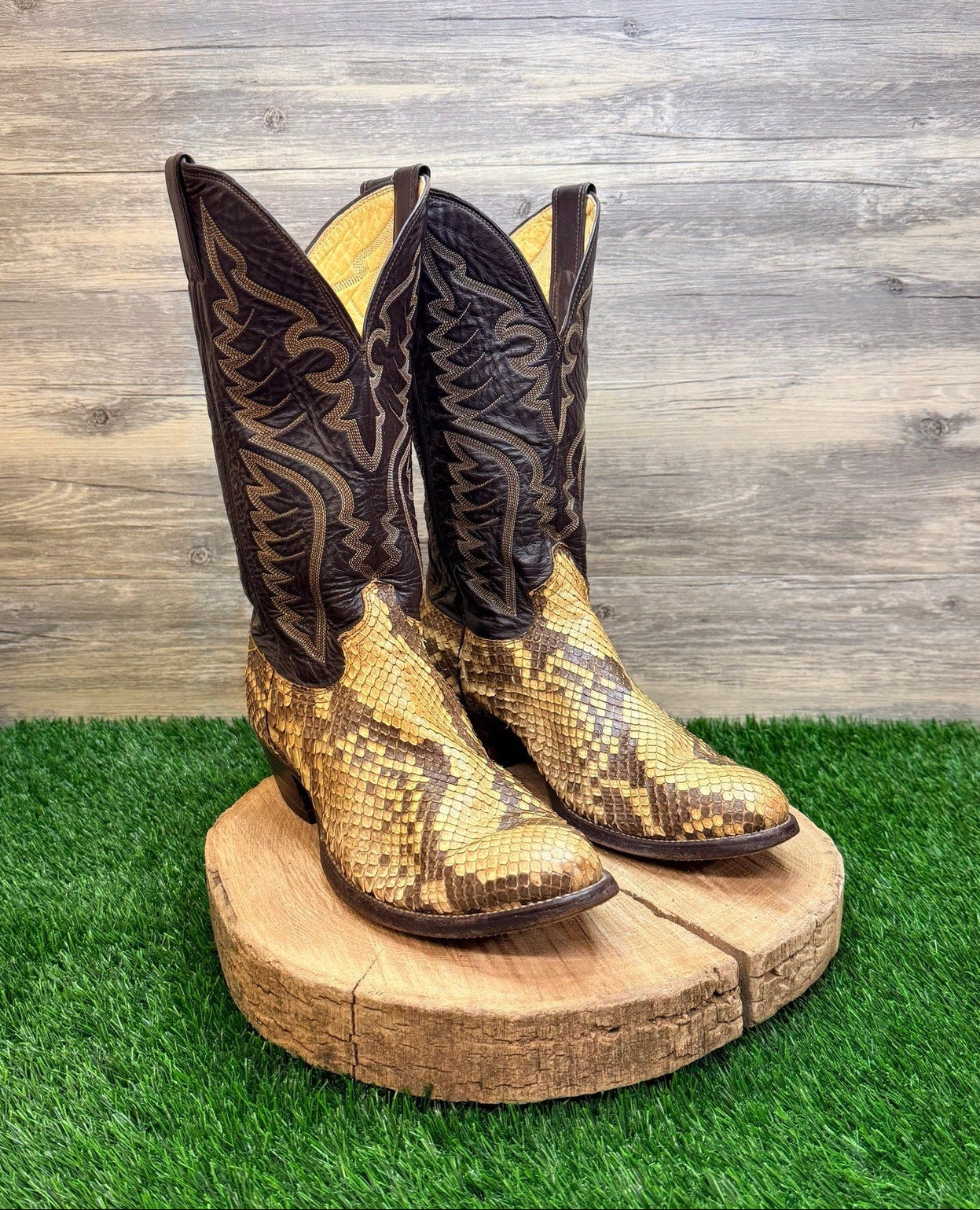 Justin Men - Size 9.5E - Brown Snake Cowboy Boots J4579