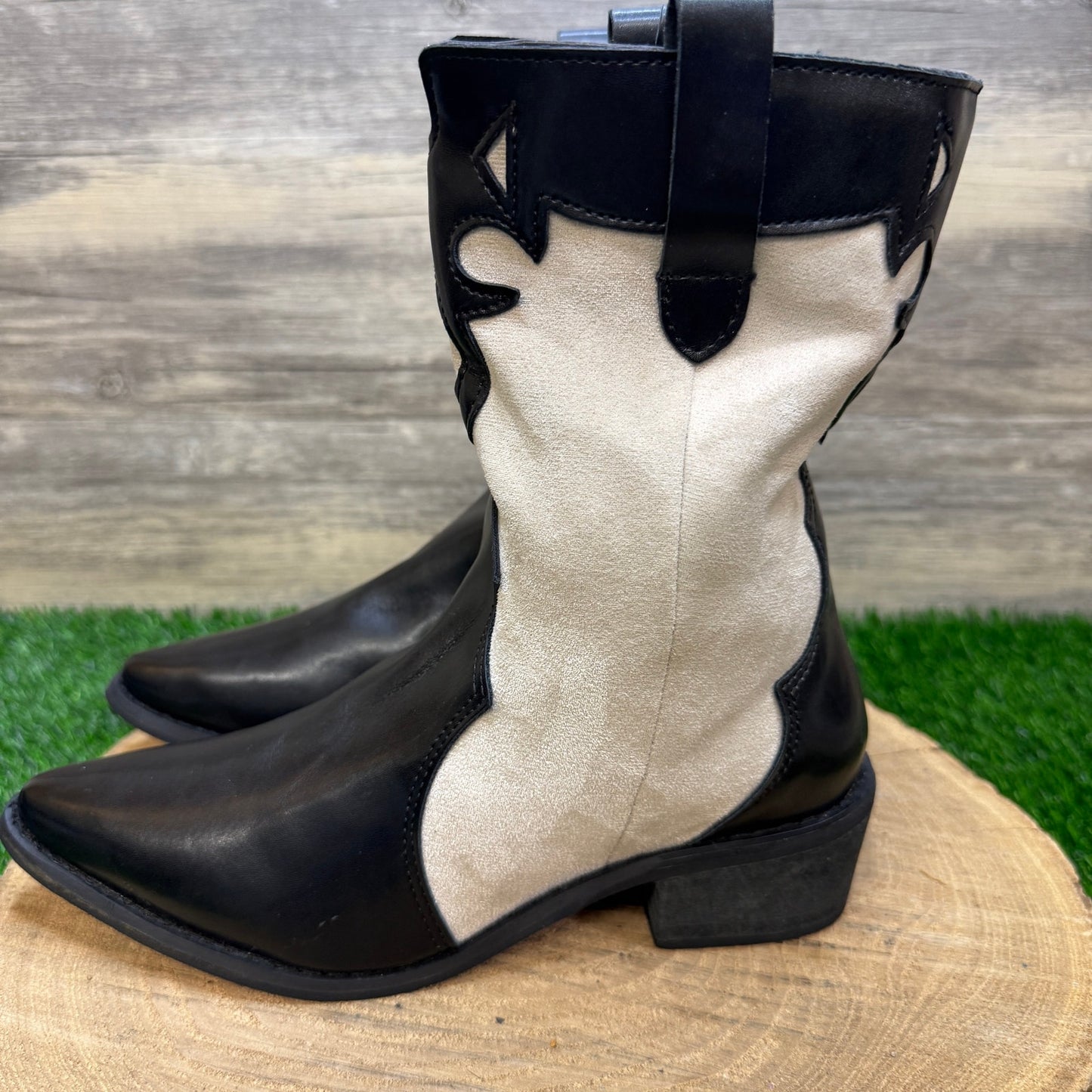 Unknown Women - Size 6 - Black/White Flame Faux Leather Western Cowboy Boots