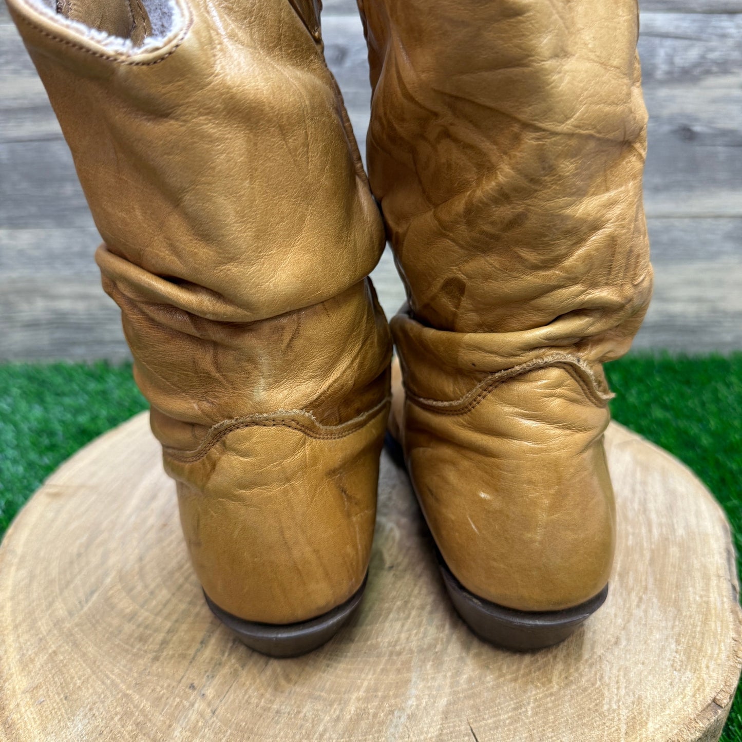 Unknown Women - Size 7M - Vintage Marbled Tan Slouch Toe Plate Cowboy Boots 659