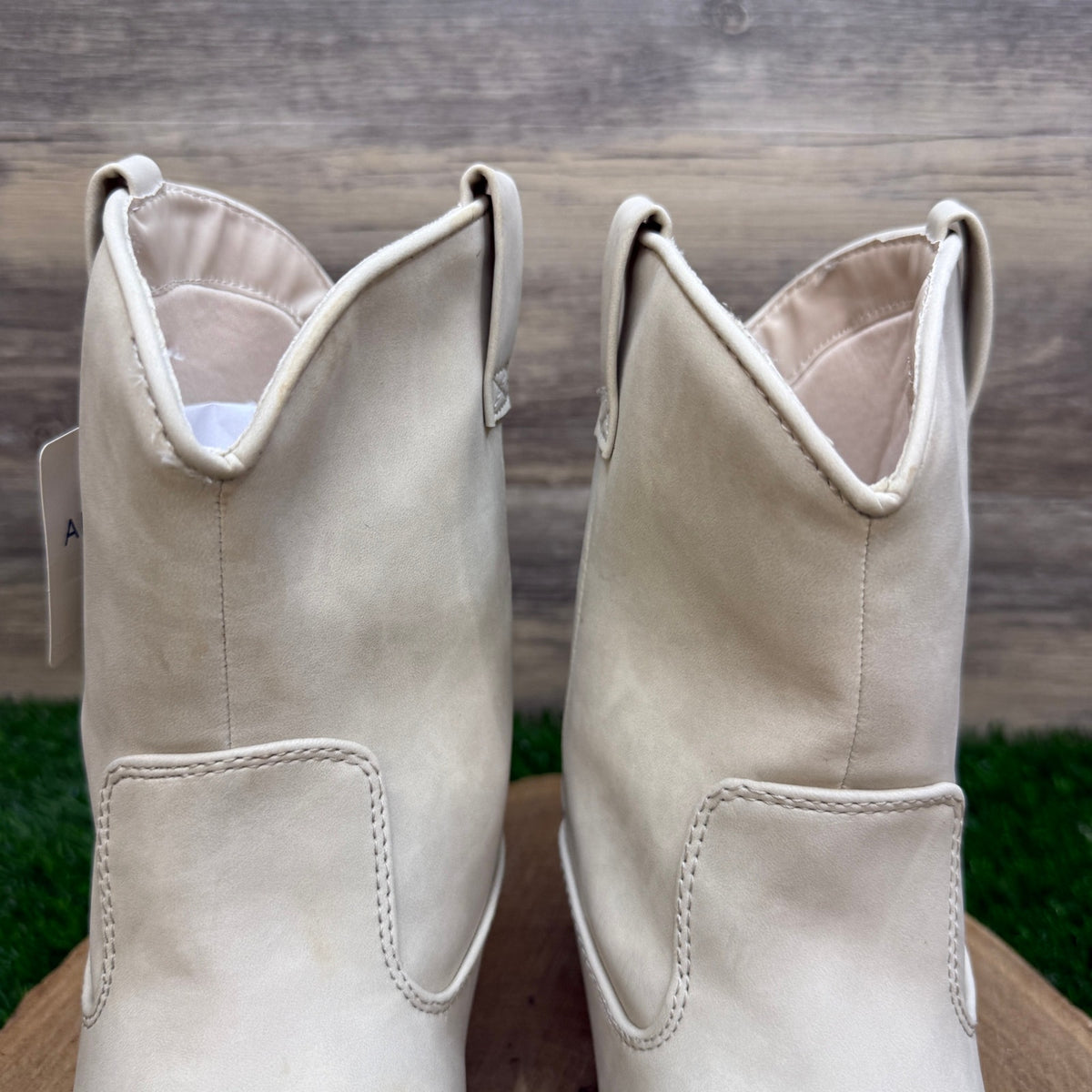 Arizona Jean Co. Women - Size 10M - Cream Faux Leather Ankle Boots Style Meyer