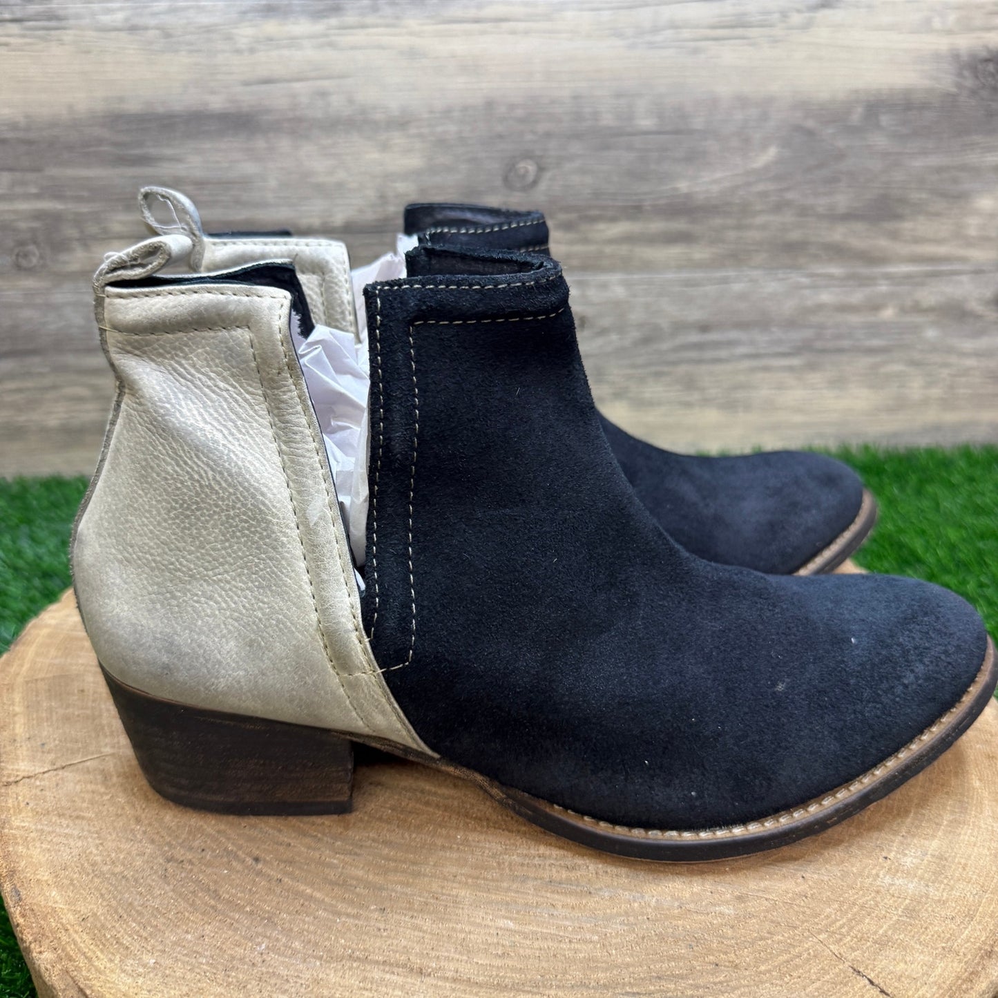 Diba True Women - Size 8.5M - Black/Cream Ankle Boots