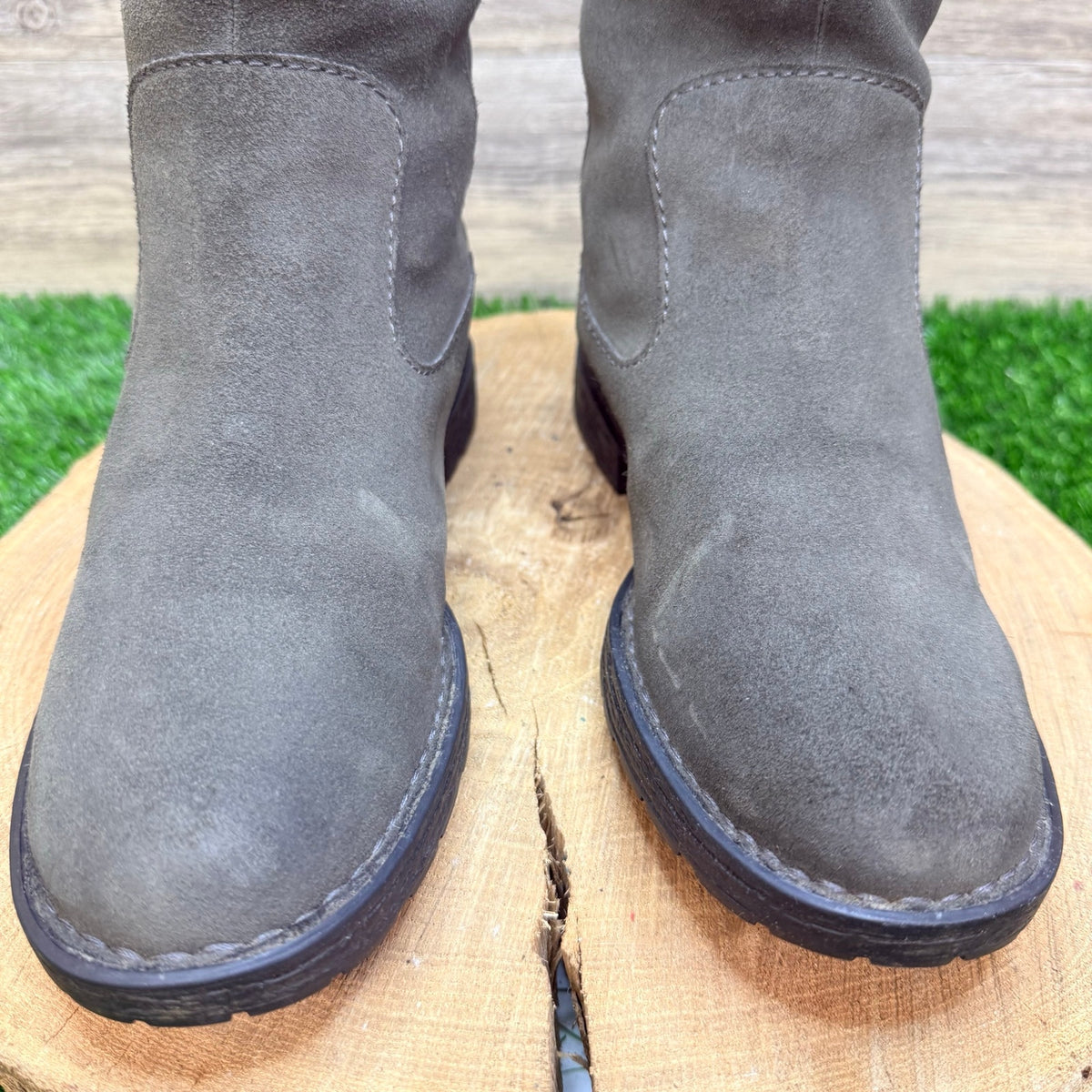 Born Women - Size 8M - Gray Suede Short Shaft  Boots  F55842