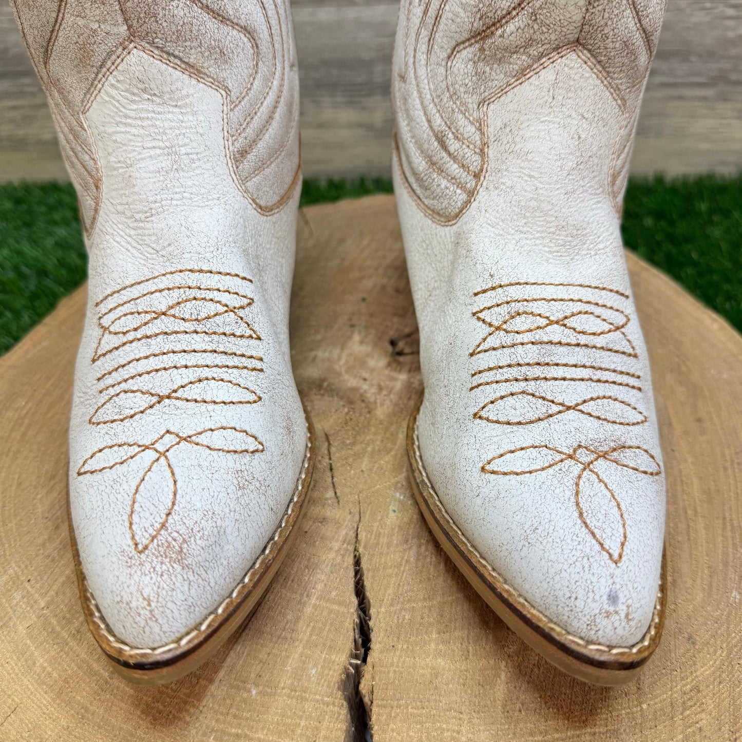 Lovetree Leather Women - Size 8 - Distressed White Short Ankle Style Boots