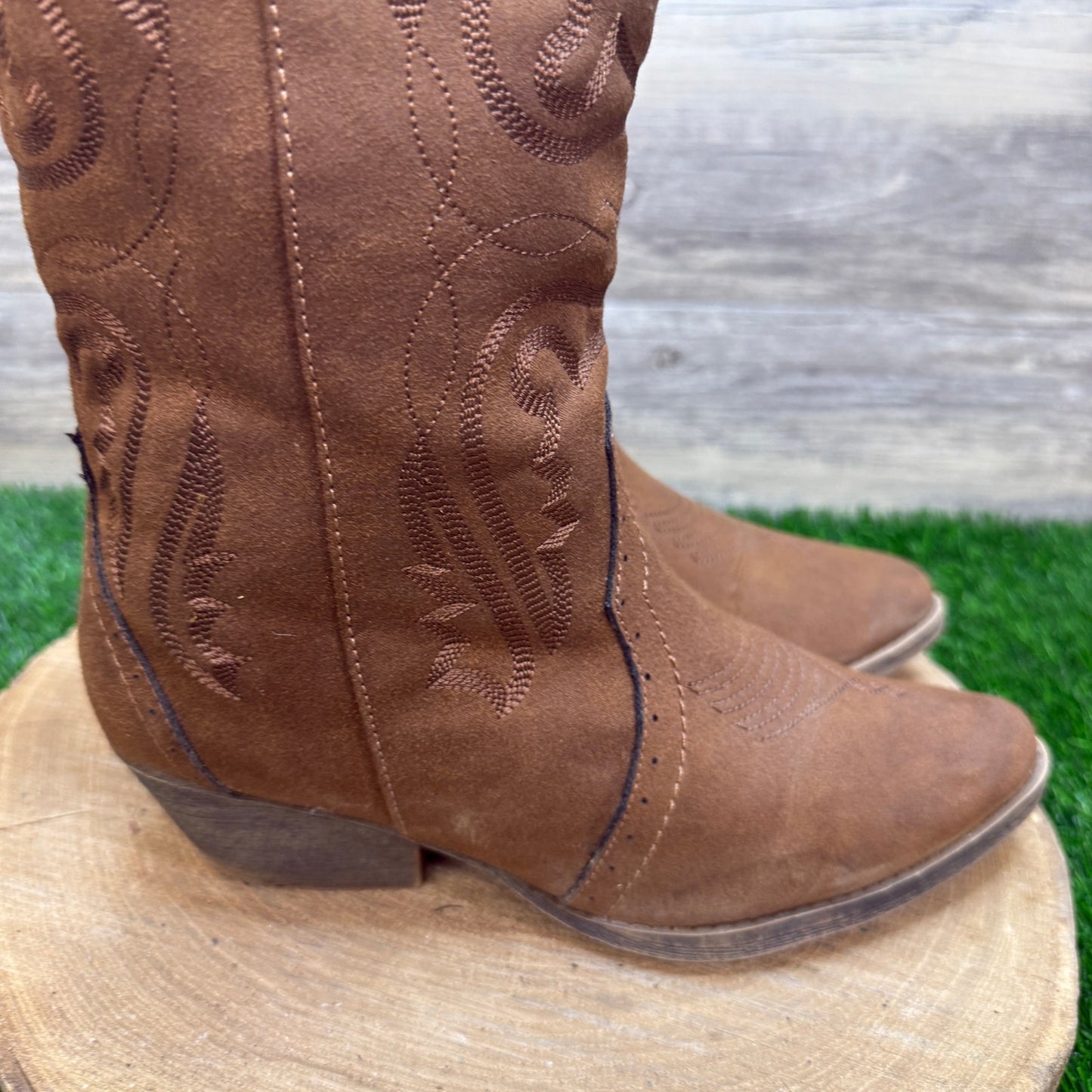 Magellan Outdoors Women - Size 8.5M - Brown Soft Faux Leather Boots Style 167158