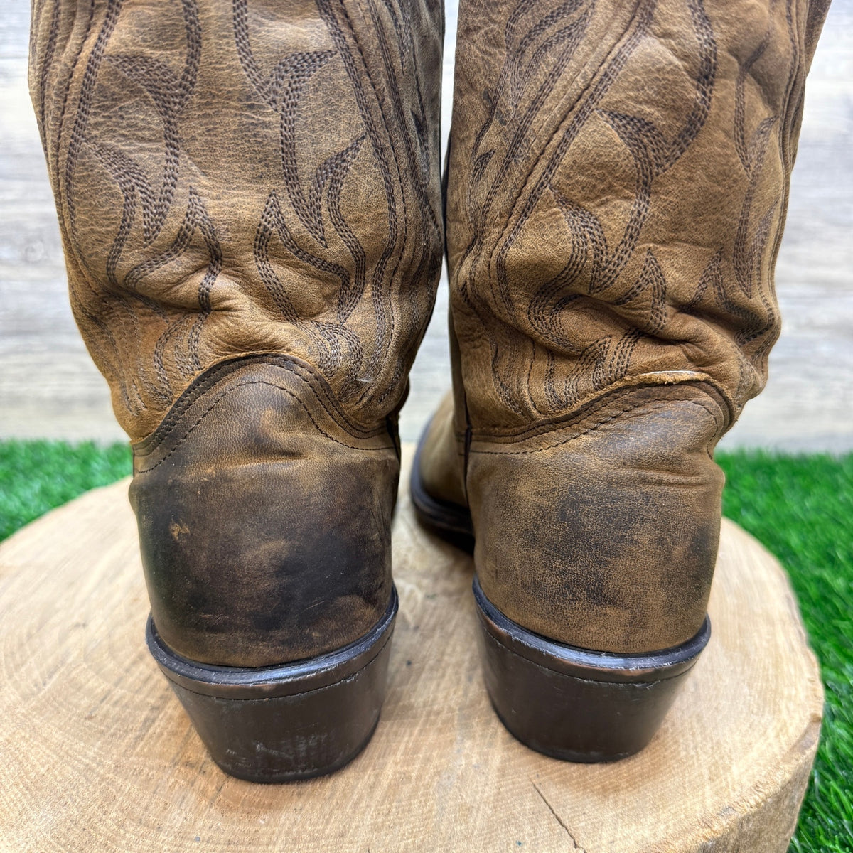 Unknown Men - Size 8D - Vintage Tan Suede Western Cowboy Boots Style 3851