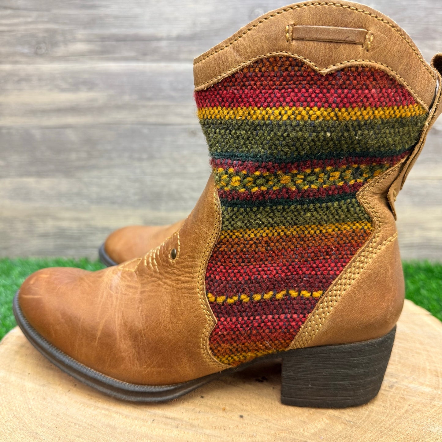 Born Women - Size 6.5 - Tan Tapestry Ankle Zipper Boots MOE3