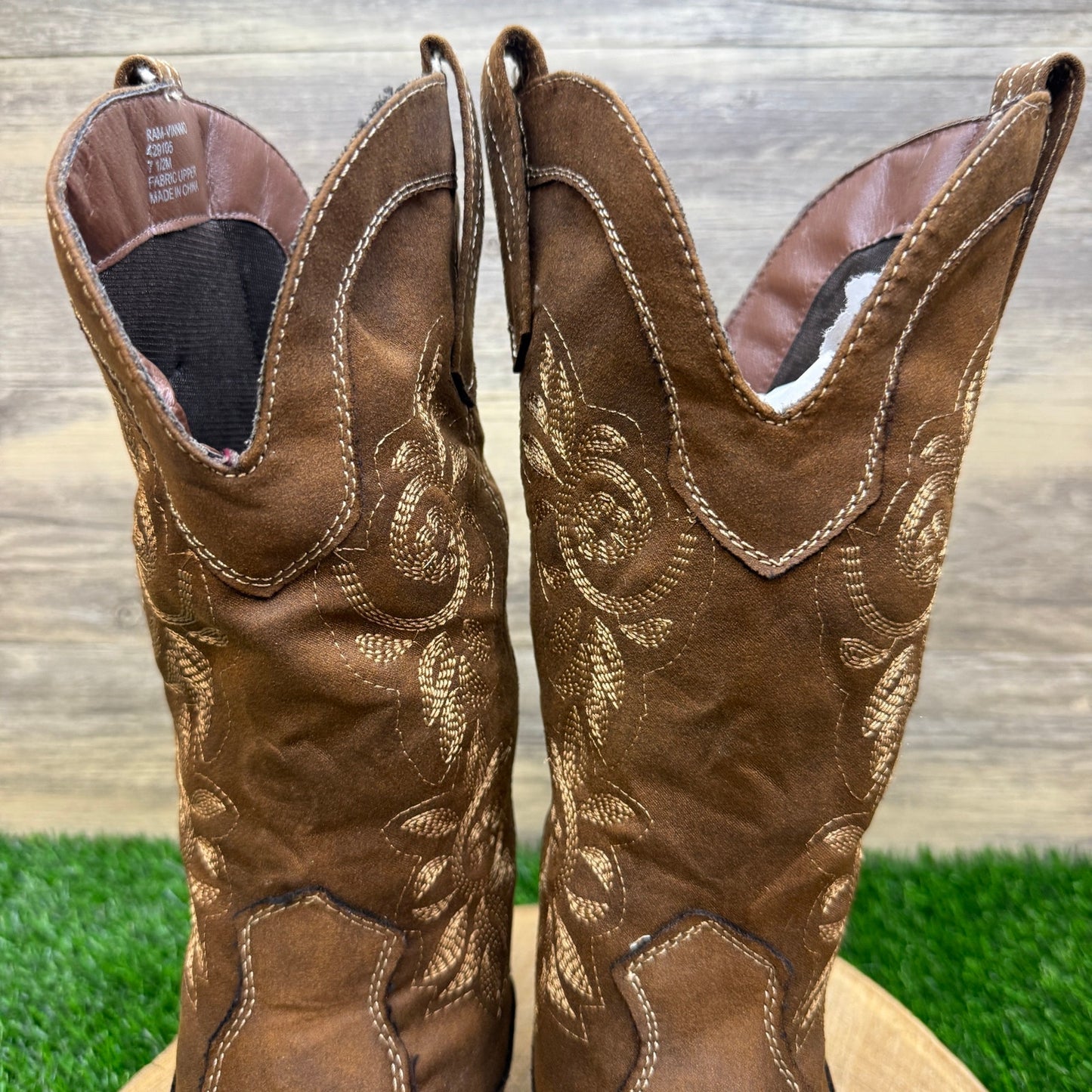 Rampage Women - Size 7.5M - Brown Soft Faux Suede Cowboy Boots 429105