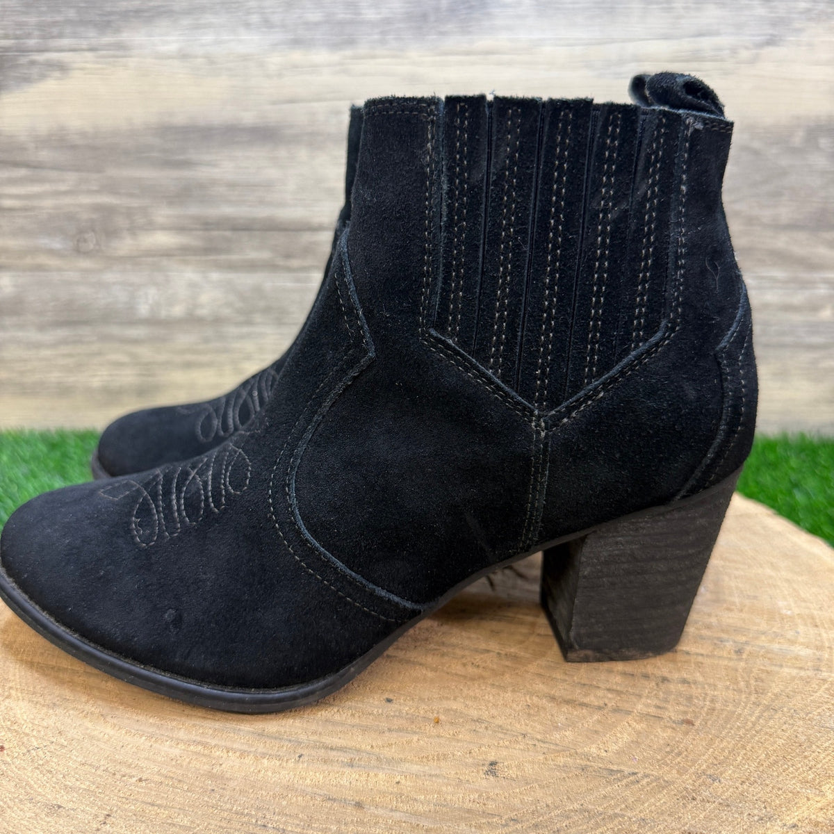 Franco Women - Size 8 - Black Faux Suede Ankle Style Fortini