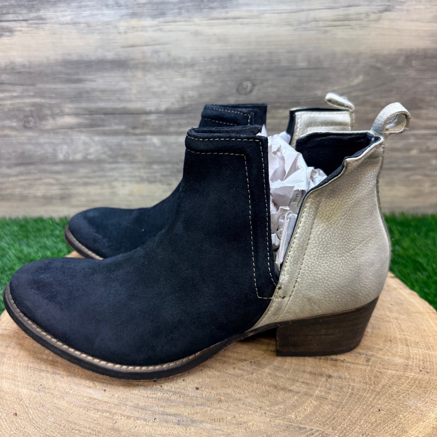 Diba True Women - Size 8.5M - Black/Cream Ankle Boots